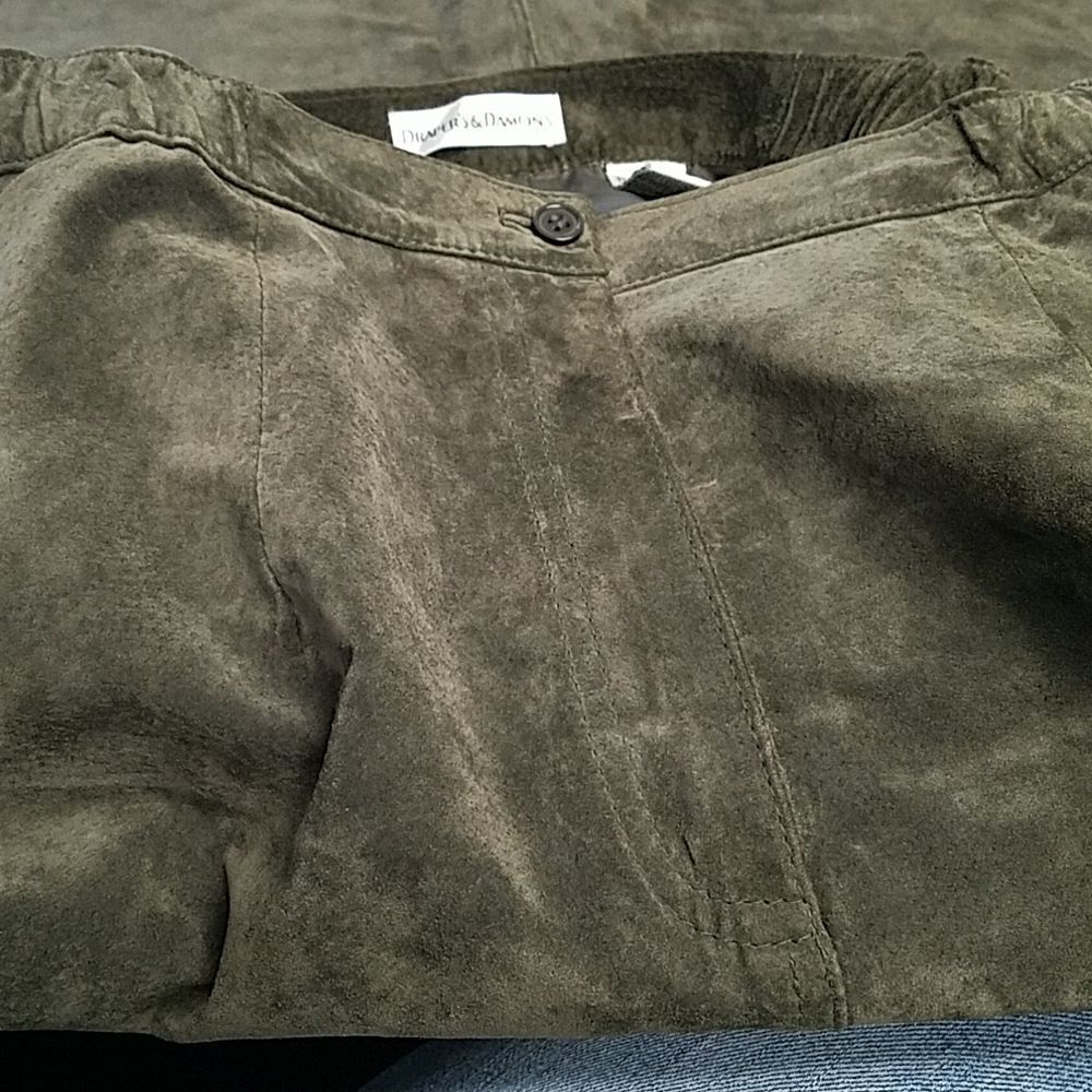 Drapers & Damons dark olive green size 8 100% leather (feels like suade)skirt. - Picture 6 of 11